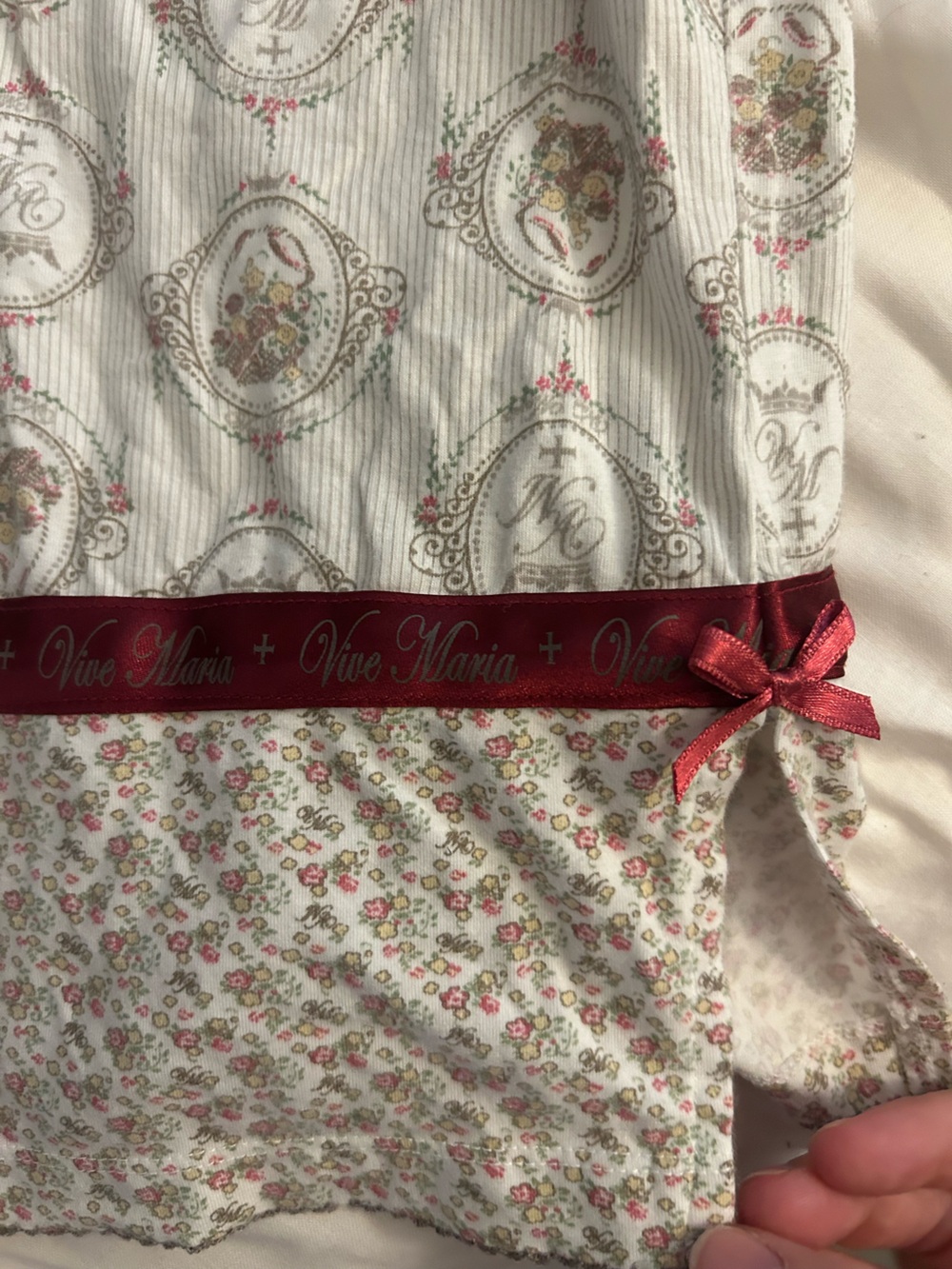 Vive Marie Women's Printed pajama set in Ivory with Burgundy Trim - Picture 3 of 4